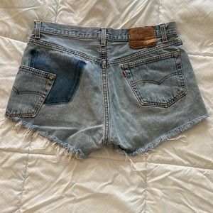 Vintage Levi’s 501 cut off shorts pocket detail